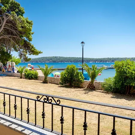 Alba Rab Apartment *