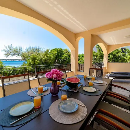 Alba Rab Apartment *